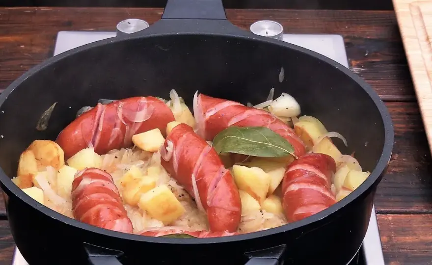 Co zrobić z kiełbasy na obiad? 5 pysznych przepisów, które zaskoczą